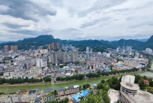 重庆黔江:诊所遭卫健委处罚引争议 当事人控诉执法违法与徇私报复